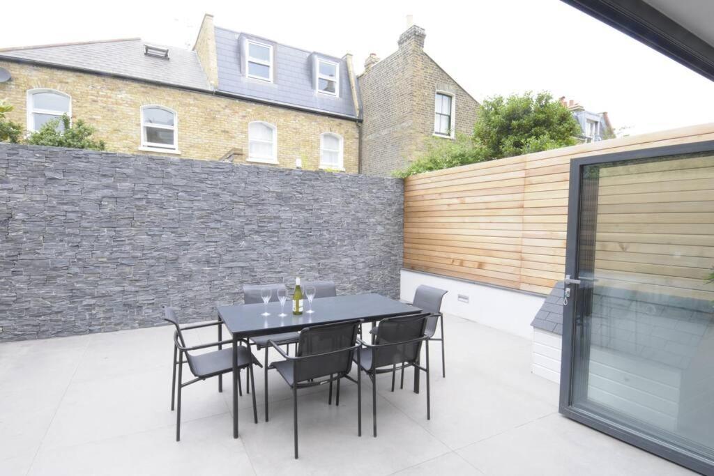 Four Bedroom Modern Victorian Wandsworth House Лондон Экстерьер фото