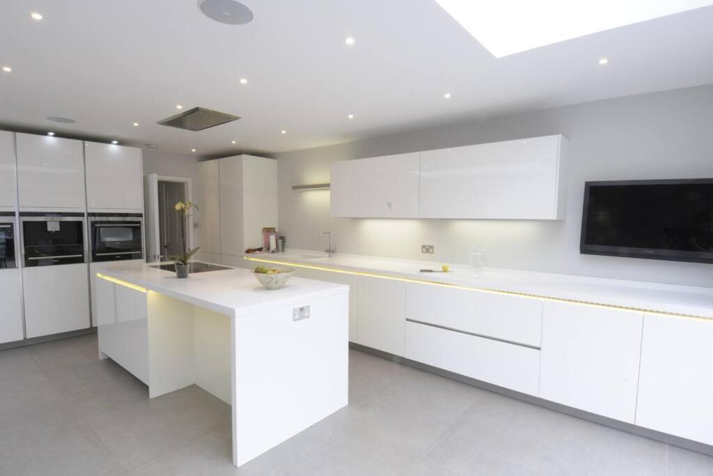 Four Bedroom Modern Victorian Wandsworth House Лондон Экстерьер фото